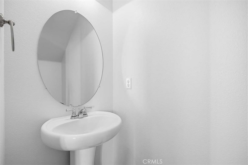 https://media.crmls.org/medias/2a58c568-e0fc-4beb-9493-0fe17feea4f9.jpg?preset=X-Large