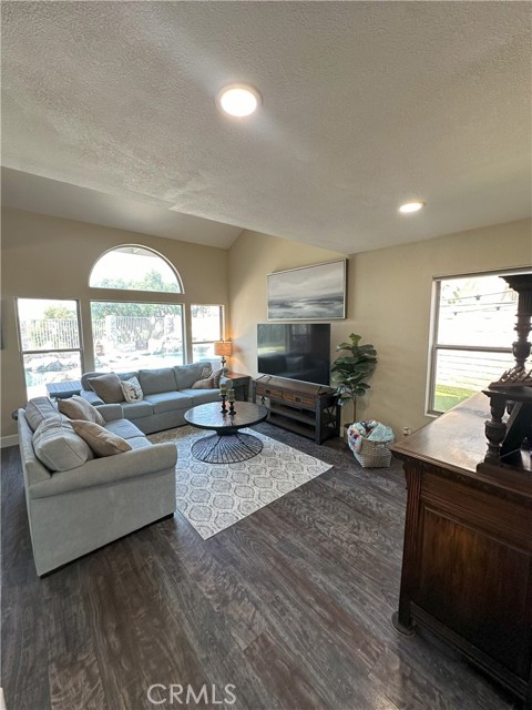 Detail Gallery Image 19 of 73 For 1140 Jonah Dr, Corona,  CA 92882 - 5 Beds | 2/1 Baths