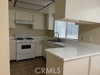 Detail Gallery Image 2 of 14 For 328 N Monterey St #D,  Alhambra,  CA 91801 - 3 Beds | 2/1 Baths