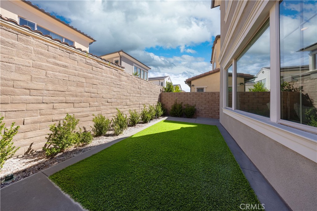 MLS #OC25171450 img 34