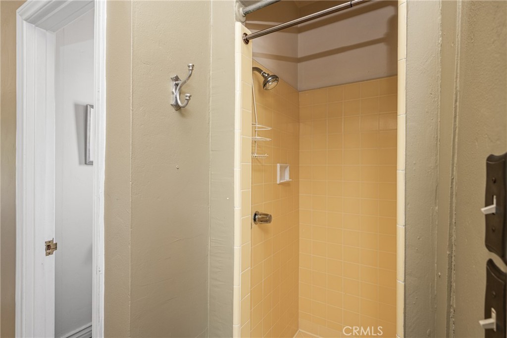 https://media.crmls.org/medias/2a5c40ae-8e73-4632-9422-433585d19fac.jpg?preset=X-Large
