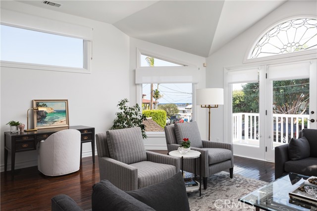 Detail Gallery Image 5 of 60 For 212 Kings Pl, Newport Beach,  CA 92663 - 4 Beds | 3/2 Baths