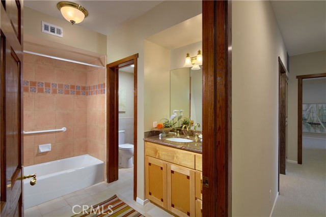 Detail Gallery Image 23 of 28 For 1570 Skyline Dr, Laguna Beach,  CA 92651 - 4 Beds | 2/1 Baths