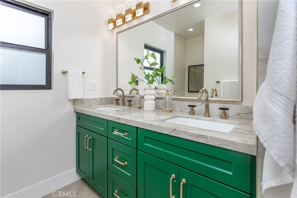 902 N Avon StreetBurbank image #16