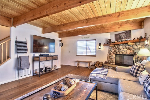 Detail Gallery Image 10 of 36 For 525 Pine Ln, Sugarloaf,  CA 92386 - 3 Beds | 2 Baths