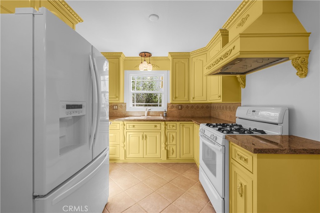 https://media.crmls.org/medias/2a5e8013-ae80-4423-b913-54fdb58ce7b6.jpg?preset=X-Large