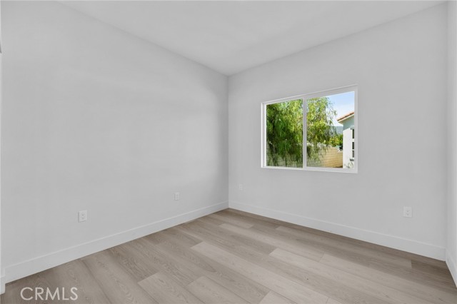 Detail Gallery Image 8 of 9 For 15931 Los Cedros #B,  Fontana,  CA 92336 - 3 Beds | 2 Baths