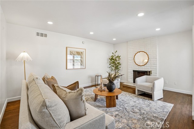 18031 Gramercy Place photo 3