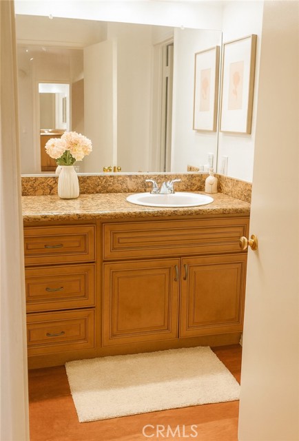 Detail Gallery Image 15 of 29 For 5460 White Oak Ave #J206,  Encino,  CA 91316 - 2 Beds | 2 Baths