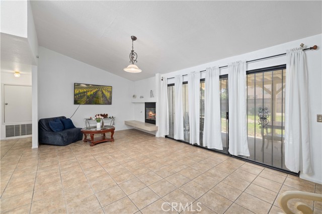 3648 Marilynn Street, Lancaster CA: https://media.crmls.org/medias/2a605cf9-cb17-4315-9e9f-4e43db2d4c5f.jpg