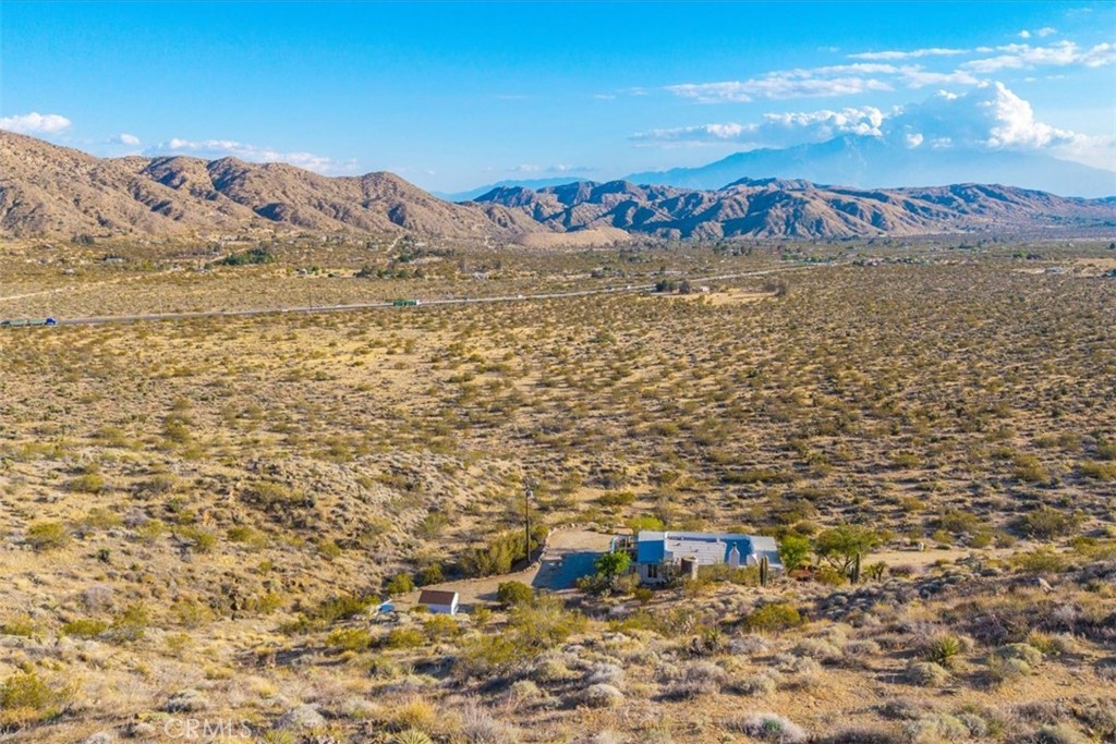 https://media.crmls.org/medias/2a605d86-c17d-4633-9a78-7d8f5f0a03cb.jpg?preset=X-Large