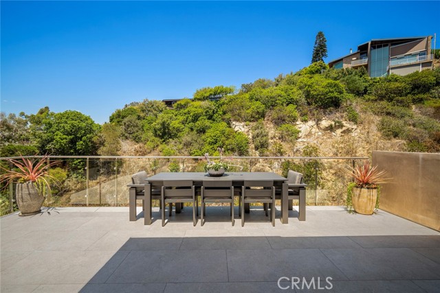 702 Diamond, Laguna Beach CA: https://media.crmls.org/medias/2a606b2d-91a4-4f76-8c19-c389374089e6.jpg