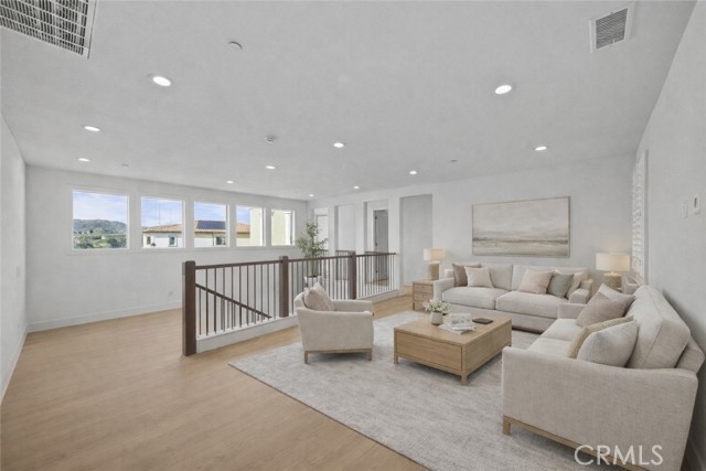 Detail Gallery Image 9 of 66 For 20638 W Deer Grass Ct Ct, Porter Ranch,  CA 91326 - 5 Beds | 5/1 Baths