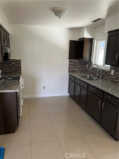 402 La Mesa Street, Merced CA: https://media.crmls.org/medias/2a610fdd-8466-4796-bbc5-fe1e11753911.jpg