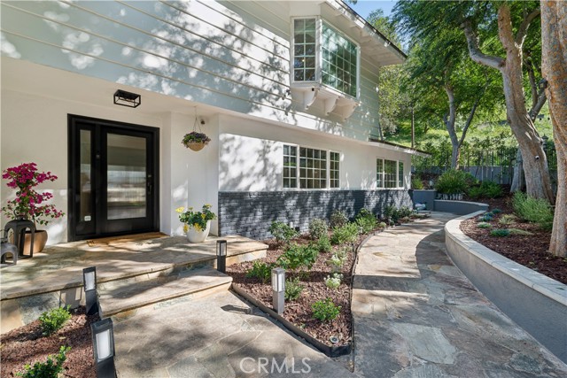 Detail Gallery Image 5 of 73 For 4590 Ensenada Dr, Woodland Hills,  CA 91364 - 3 Beds | 2/1 Baths