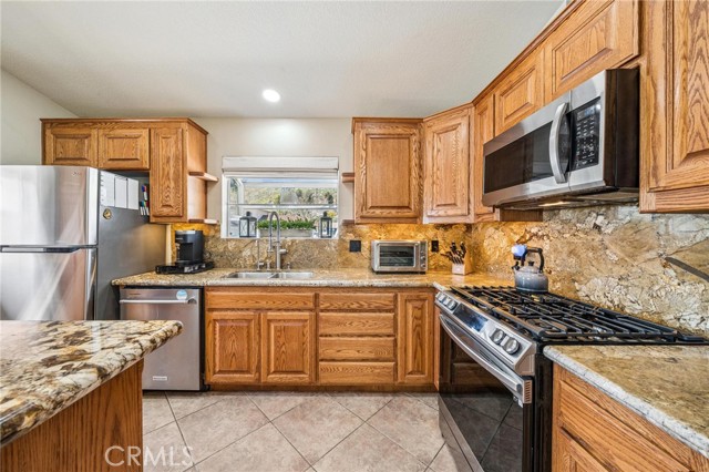 Detail Gallery Image 12 of 36 For 27920 Camp Plenty Rd, Canyon Country,  CA 91351 - 3 Beds | 2 Baths