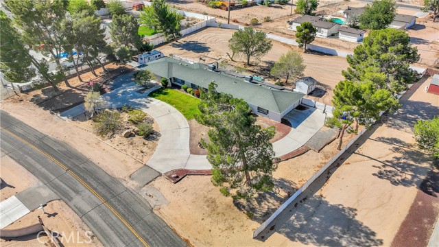 19445 Yanan Road, Apple Valley CA: https://media.crmls.org/medias/2a621fe8-5334-4364-9d47-9ea5fe6d9ba3.jpg