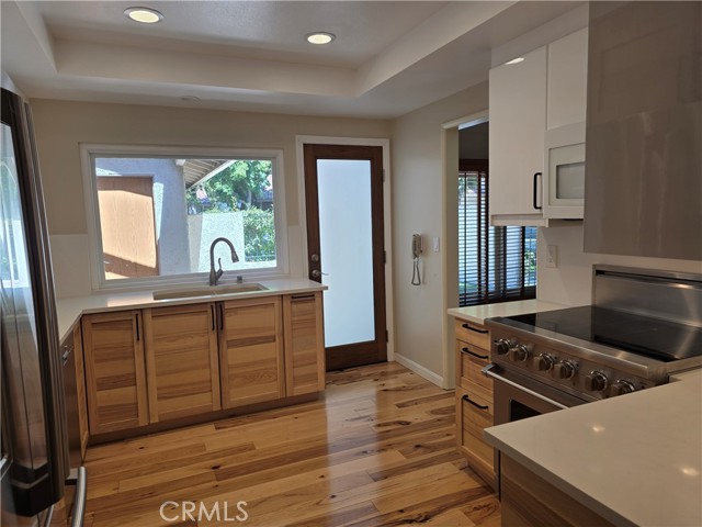 Detail Gallery Image 16 of 33 For 4042 Stoneriver Ct, Westlake Village,  CA 91362 - 3 Beds | 2 Baths