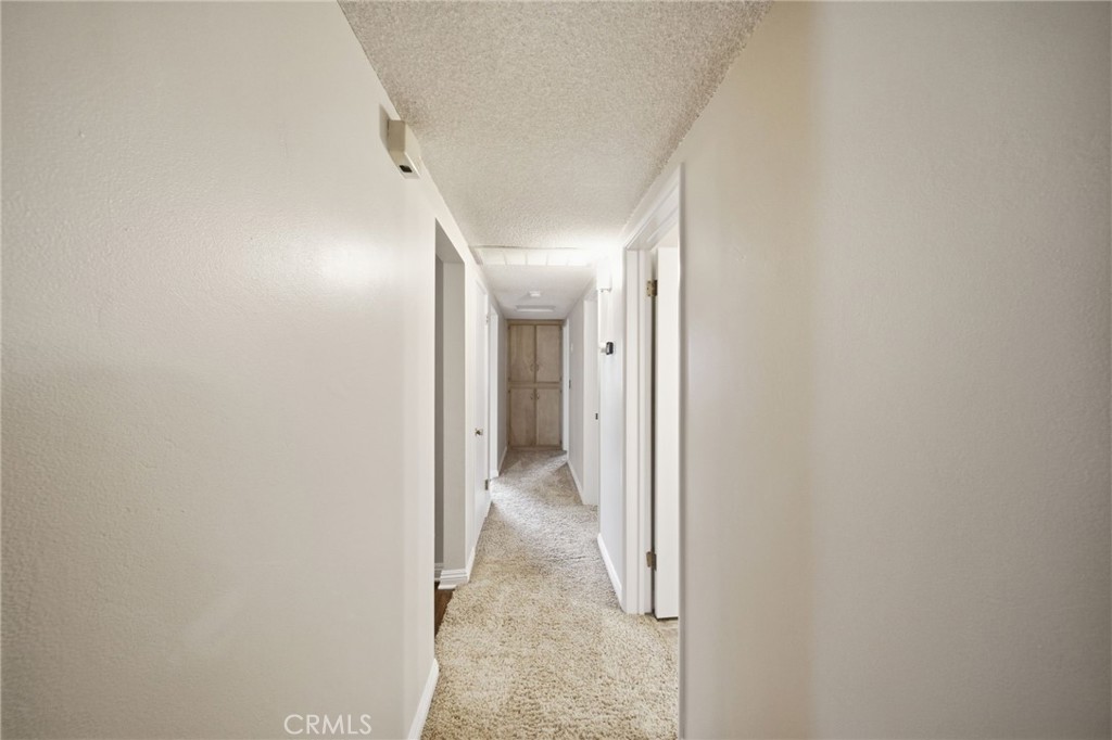 https://media.crmls.org/medias/2a62dd0a-7f60-4613-a1b5-7d232d63c4ad.jpg?preset=X-Large