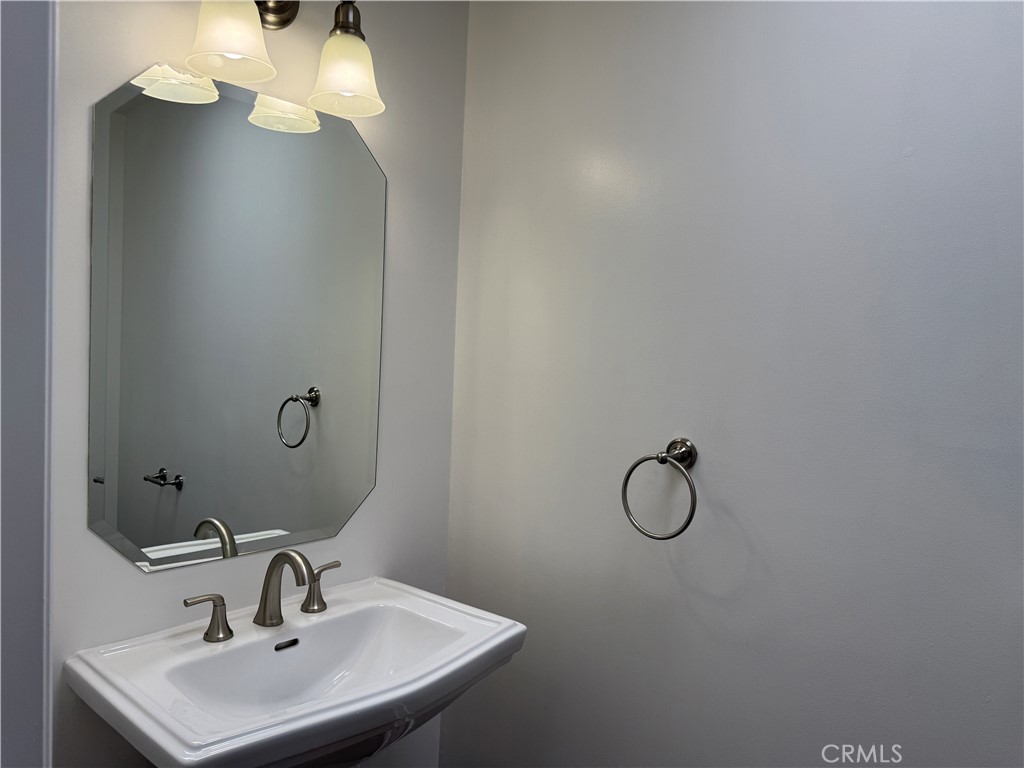 https://media.crmls.org/medias/2a647f30-223a-4b7a-8124-ede238e173d5.jpg?preset=X-Large