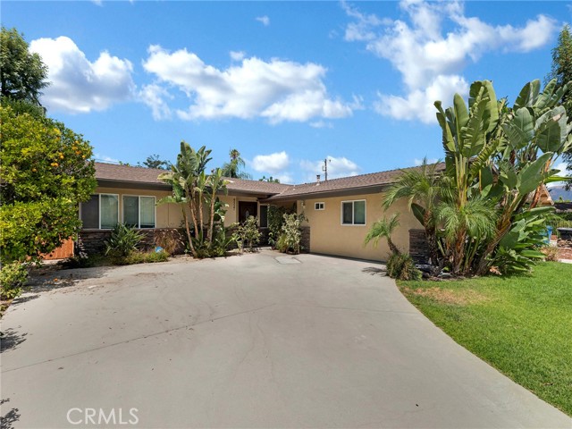 Detail Gallery Image 1 of 25 For 9527 Oso Ave, Chatsworth,  CA 91311 - 5 Beds | 3 Baths
