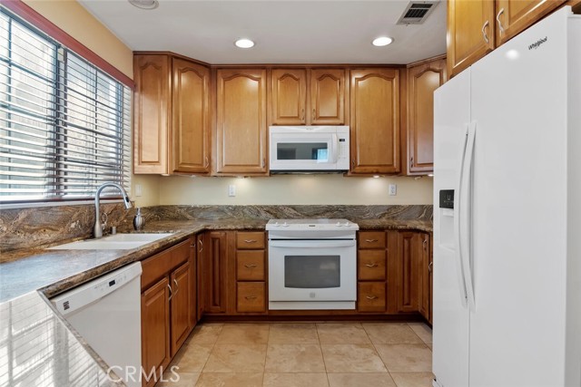 Detail Gallery Image 12 of 51 For 24640 Brighton Dr #B,  Valencia,  CA 91355 - 2 Beds | 2/1 Baths