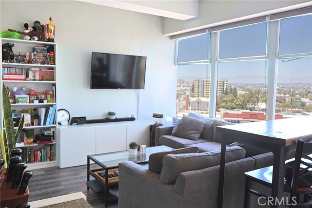 100 Atlantic Avenue, Long Beach CA: https://media.crmls.org/medias/2a667614-a026-4d53-bae2-0fe7bde568fc.jpg