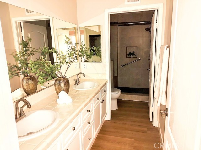 Detail Gallery Image 14 of 20 For 12041 Wood Ranch Rd, Granada Hills,  CA 91344 - 4 Beds | 2/1 Baths