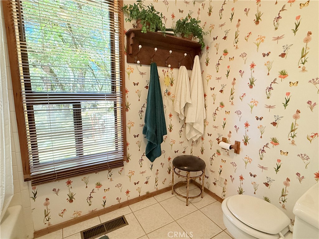 https://media.crmls.org/medias/2a669bd3-b3b3-402a-a922-b51eb1932e2a.jpg?preset=X-Large