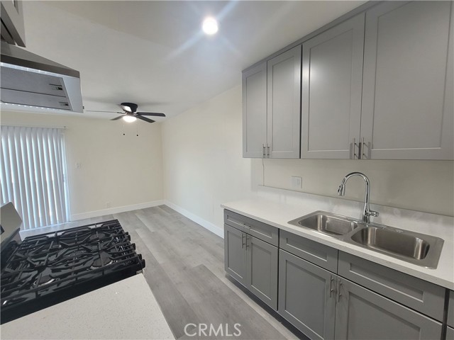 Detail Gallery Image 3 of 29 For 14609 Saticoy St #24,  Van Nuys,  CA 91405 - 2 Beds | 1/1 Baths
