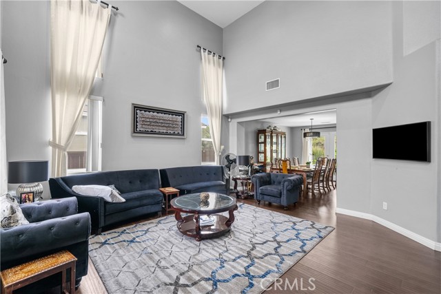 Detail Gallery Image 4 of 40 For 26426 Cardinal Dr, Canyon Country,  CA 91387 - 5 Beds | 4 Baths