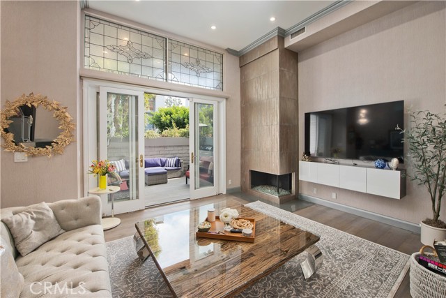 Detail Gallery Image 3 of 27 For 5315 White Oak #K,  Encino,  CA 91316 - 3 Beds | 2/1 Baths