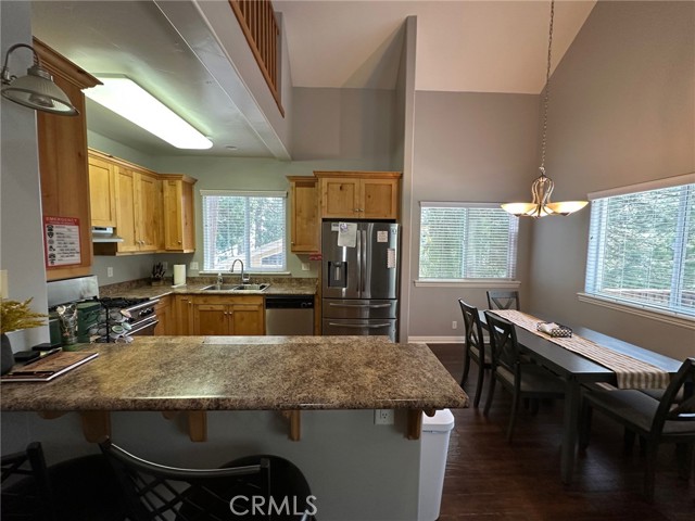 Detail Gallery Image 11 of 34 For 2551 Rim of the World Dr, Running Springs,  CA 92382 - 3 Beds | 2 Baths