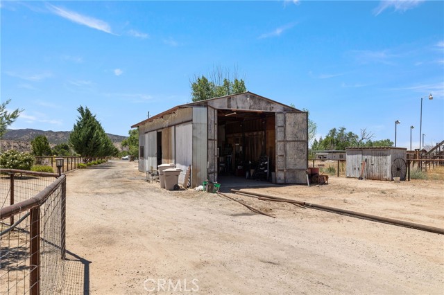 4333 Highway 33, New Cuyama CA: https://media.crmls.org/medias/2a697a8c-6097-48c8-9d77-dce48c022746.jpg