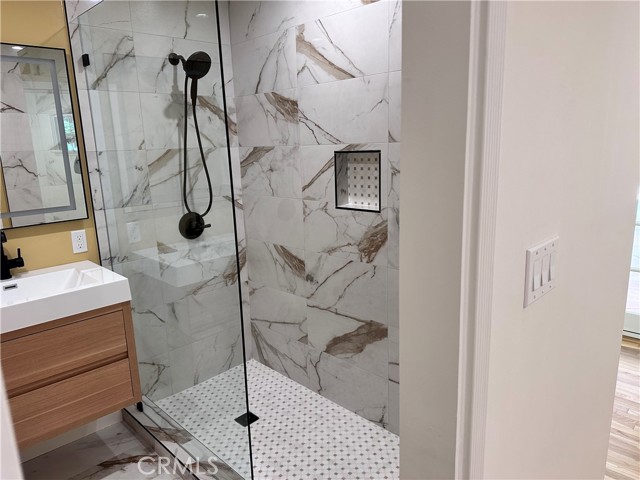 Detail Gallery Image 25 of 47 For 5369 Topeka Dr, Tarzana,  CA 91356 - 3 Beds | 2/1 Baths