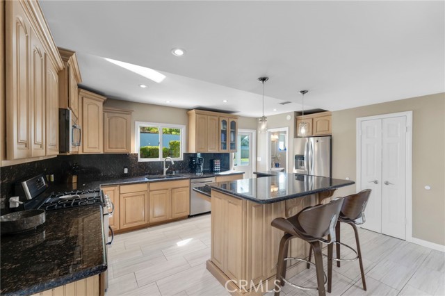 5187 Llano Drive, Woodland Hills CA: https://media.crmls.org/medias/2a6a8d08-f291-4638-9dc0-ac771292c4f1.jpg