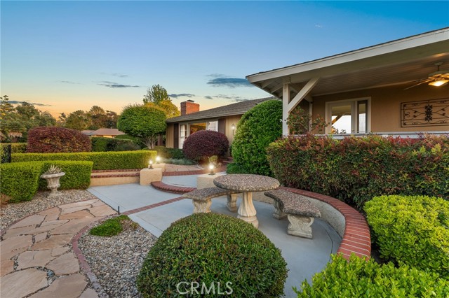 1215 Mira Monte Drive, Redlands CA: https://media.crmls.org/medias/2a6bfe4a-8908-40f6-a1f1-ae25a465f1e6.jpg