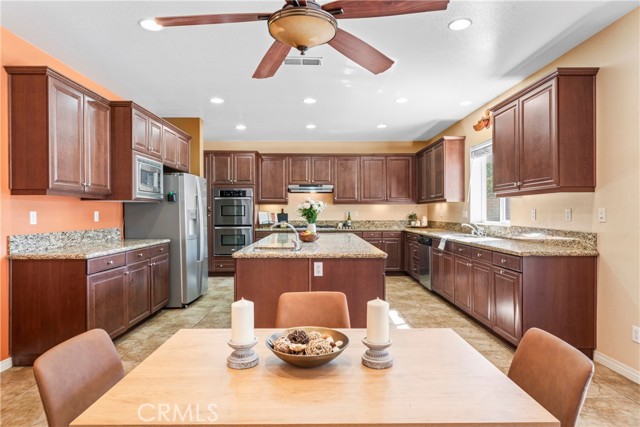 Detail Gallery Image 16 of 55 For 12113 Jonathan Dr, Riverside,  CA 92503 - 4 Beds | 2/1 Baths