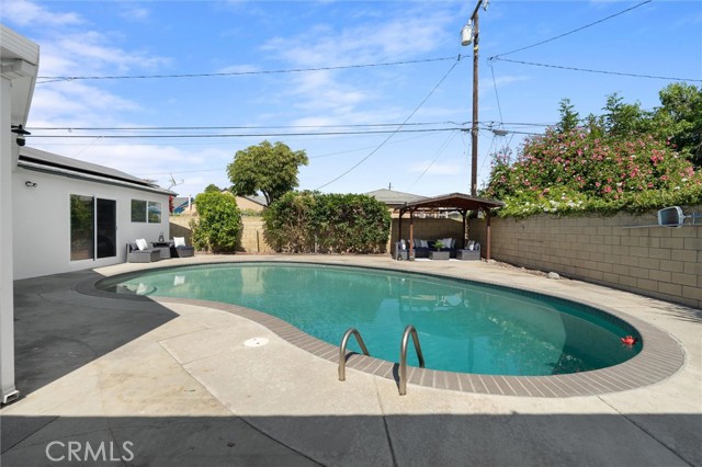 2370 Argonne Avenue, Long Beach CA: https://media.crmls.org/medias/2a6c647a-858d-4a66-b6b2-cf38da34b5f7.jpg