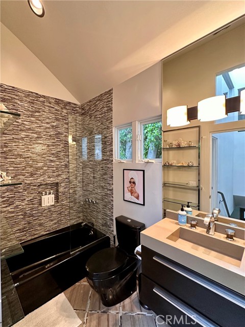 Detail Gallery Image 18 of 25 For 8374 Yucca Trl, Los Angeles,  CA 90046 - 4 Beds | 3/1 Baths