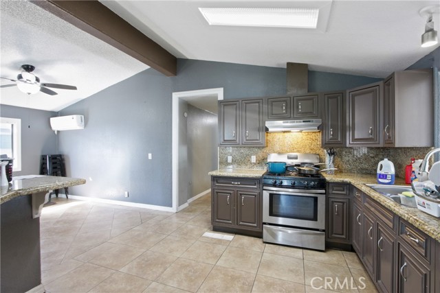Detail Gallery Image 11 of 25 For 320 N Park Vista #26, Anaheim,  CA 92806 - 3 Beds | 2 Baths