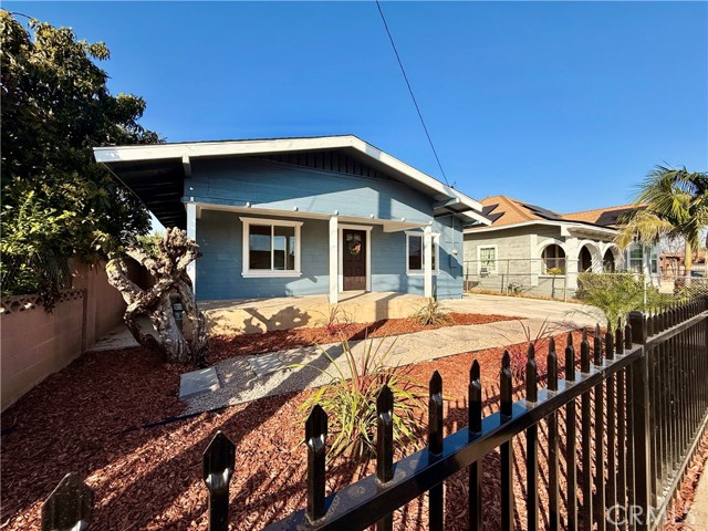 Detail Gallery Image 2 of 22 For 423 E Adams, Santa Ana,  CA 92707 - 4 Beds | 2 Baths