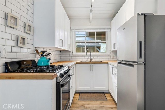 304 Dahlia Place, Corona del Mar CA: https://media.crmls.org/medias/2a6d9f26-8bfe-4296-948f-2703df03a40e.jpg