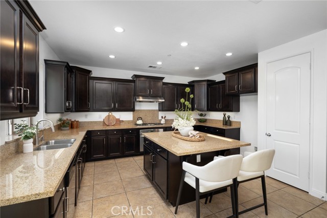 Detail Gallery Image 15 of 66 For 6870 Tourmaline, Corona,  CA 92880 - 5 Beds | 3 Baths