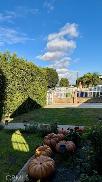 806 E 91st, Los Angeles CA: https://media.crmls.org/medias/2a6f0e26-31ec-4a7e-92f6-ee1cdaef15c7.jpg