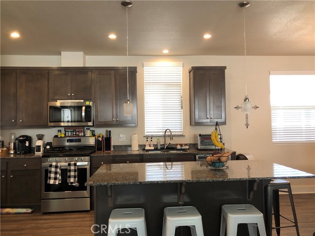 Detail Gallery Image 8 of 34 For 4901 Green River Rd #268,  Corona,  CA 92878 - 4 Beds | 2 Baths
