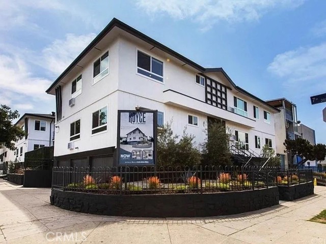 702 S St Andrews Place Unit: 7