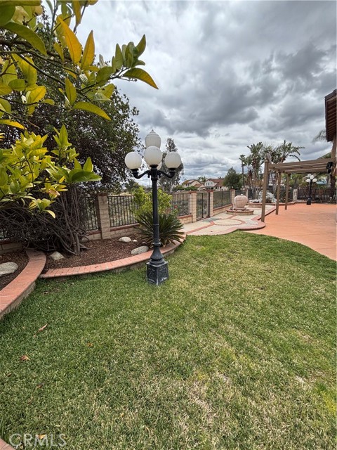 17092 Whispering Brook Way, Riverside CA: https://media.crmls.org/medias/2a6fd592-bfed-4738-9211-554a08fcc25b.jpg