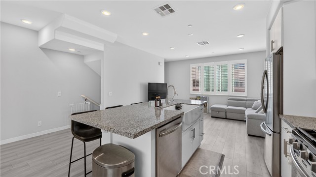 Detail Gallery Image 6 of 33 For 14116 Bay, La Mirada,  CA 90638 - 2 Beds | 2/1 Baths