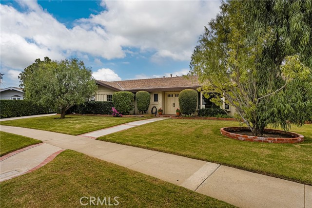 Detail Gallery Image 3 of 61 For 1142 Appian, Santa Ana,  CA 92705 - 4 Beds | 3 Baths